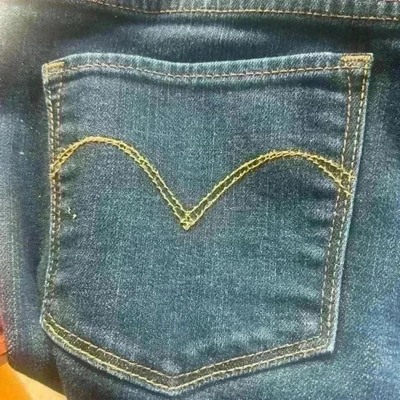 Levi’s Classic Curve Boot Cut Jeans size 12 excellent condition. No flaws. - Picture 4 of 12